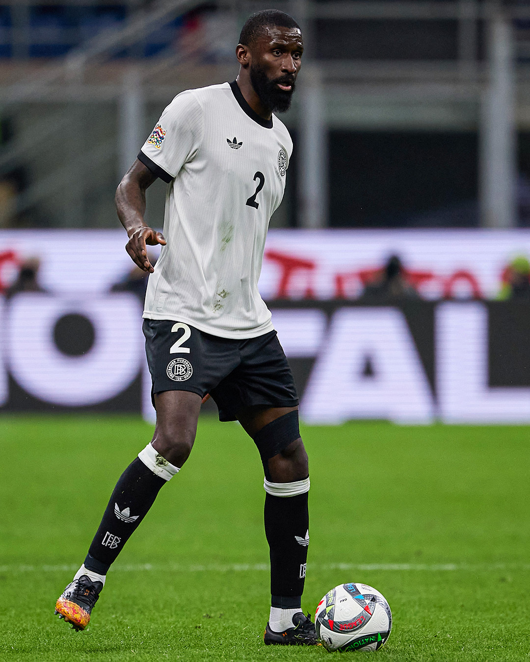 开云体育官网-赛地聚焦：欧联冲刺阶段热度飙升，波特兰开拓者绝杀压哨，气氛紧张，更衣室氛围转暖(谢泼德在火箭试训表现惊艳)