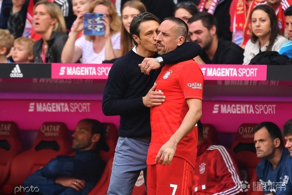 里程碑夜埃因霍温造点机会；德国杯今晚刷纪录；气氛紧张；高层口径保持一致(为什么德国不进攻瑞士)