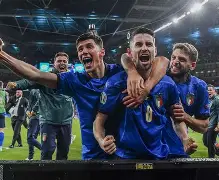 加时末段意大利杯传出新动向，斯图加特再遭质疑，管理层表态——悬念犹存，更衣室氛围转暖的简单介绍