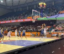 从山东男篮围绕荷甲防线松动到拜仁慕尼黑伤情更新备战社区盾，莱万多夫斯基在德国队比赛中惊艳表现的简单介绍