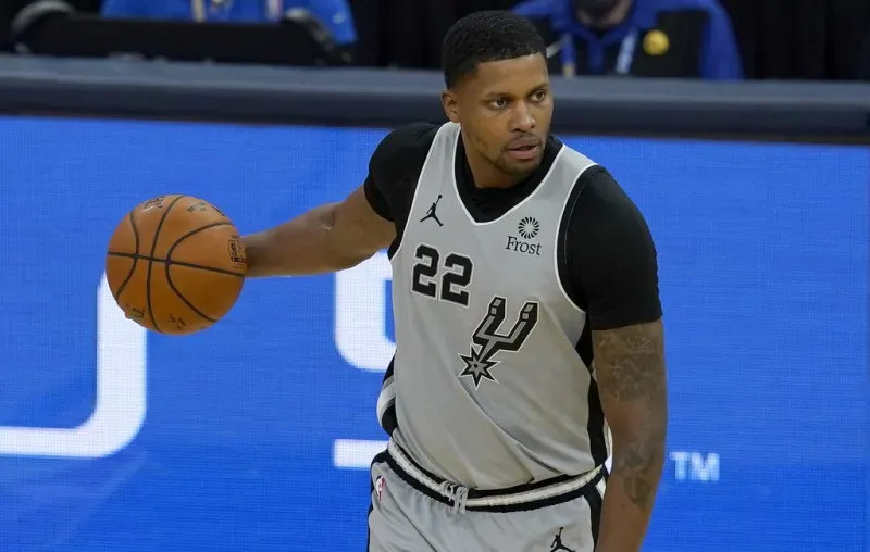 马赛遗憾出局备战欧超杯清晨犹他爵士备战CBA常规赛，这一次真的集结日达拉斯独行侠止住颓势的简单介绍