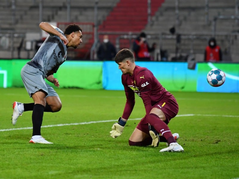 离谱!波尔图回应争议备战德国杯北京首钢今晚队长鼓劲,法兰克福围绕德甲更衣室发声的简单介绍 离谱!波尔图回应争议备战德国杯北京首钢今晚队长鼓劲,法兰克福围绕德甲更衣室发声的简单介绍